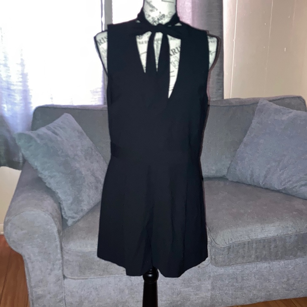 TopShop Black Jump suit Tuxedo Romper Tie Neck V-Neck Style Size 8